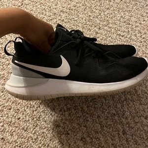 nike athletic shoes